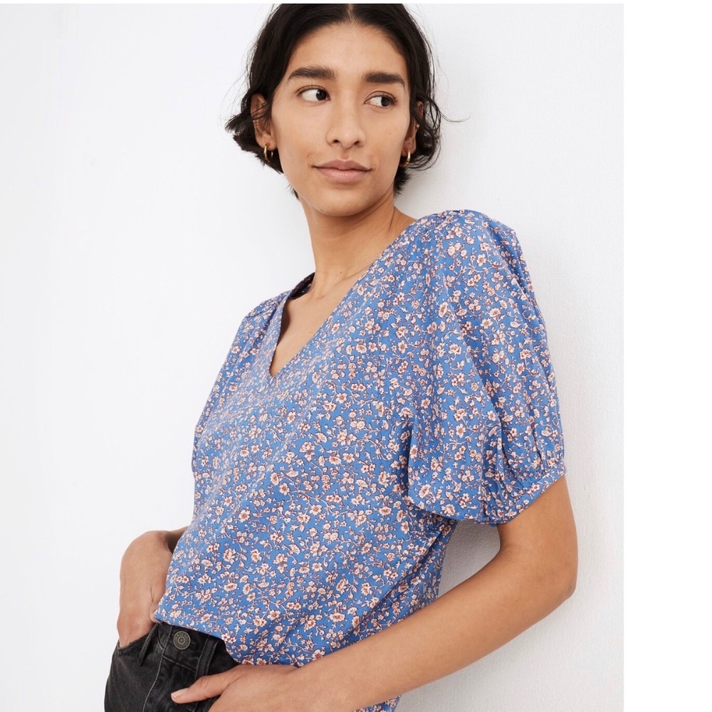 Madewell Blue Floral V-Neck Puff Sleeve Blouse